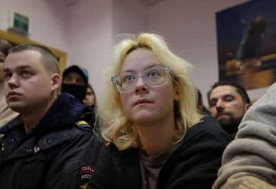 Image for Russian street musician found guilty of 'discrediting' the army after she played anti-Kremlin songs