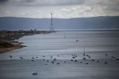 Image for Factbox-Key facts about landmark Sicily bridge project