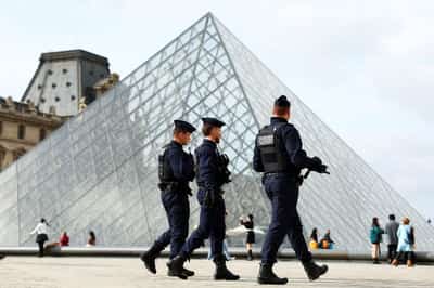 Image for Four further suspects arrested in Louvre heist probe