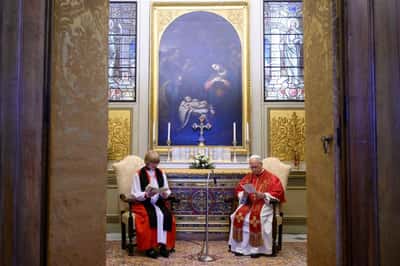 Image for Pope and first female Archbishop of Canterbury meet and pray together