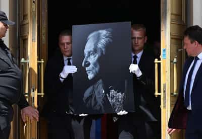 Image for Russians pay last respects to ballet maestro Grigorovich