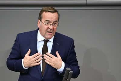 Image for France, Germany, Spain to resume delayed fighter talks, sources say