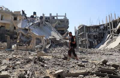 Image for Gazans trek to ruined homes as Israeli forces pull back under ceasefire