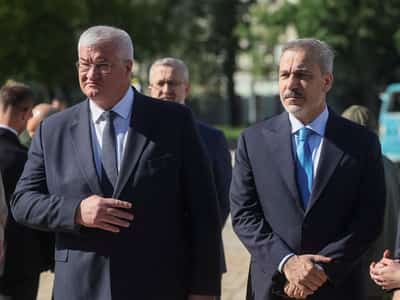 Image for Ukraine keeps Russia guessing over talks, US senator warns Moscow of sanctions