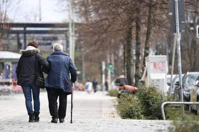 Image for Ageing Germany set to get smaller and older, says stats office