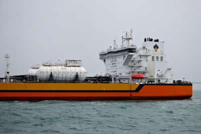 Image for Russian oil sellers cut prices in China to attract demand as India wavers