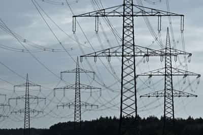 Image for German coalition weighs steps such as windfall tax to tackle surging energy costs