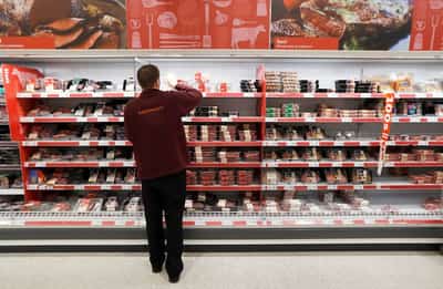 Image for UK firms turn more hopeful on economy, plan to hire more, Lloyds says