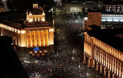 Image for Bulgaria's government withdraws 2026 draft budget after protests