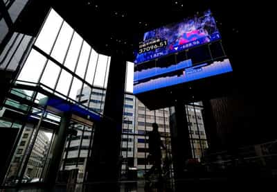 Image for Stocks sink with bond yields as Trump fuels recession fears