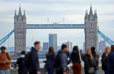 Image for UK wage growth slows but job losses 'less alarming'