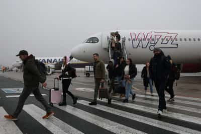 Image for Ryanair, Wizz Air passenger numbers soar in December amid holiday demand