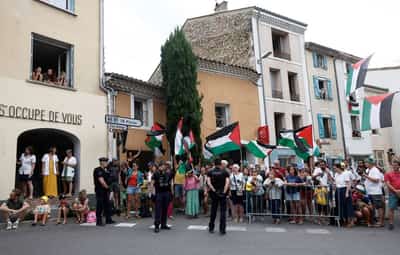 Image for Cycling-Activists protest over Gaza during Tour de France, call for Israeli team to be barred