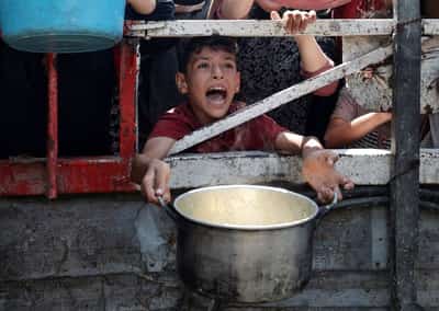 Image for Britain warns Israel it will recognise Palestinian state as Gaza starvation spreads