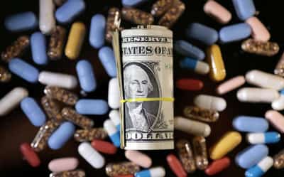 Image for Big drugmakers must face US overcharge claims on medications for low-income patients
