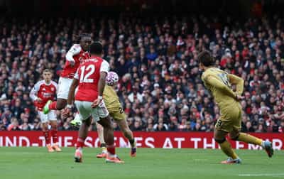 Image for Soccer-Arsenal go clear after win over Palace, Man City slip up at Villa