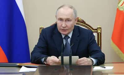Image for Putin praises Russian military exports despite Western pressure