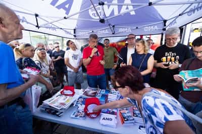 Image for Factbox-Czech election: what you need to know