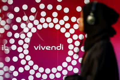 Image for Vivendi falls 20% after Le Monde reports court may favour Bollore in break-up dispute