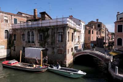 Image for Scaffolding goes up in Venice to save Banksy's migrant mural