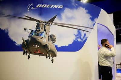 Image for Boeing makes new contract offer to St. Louis defense workers