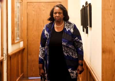 Image for US judge temporarily blocks Trump from removing Fed Governor Cook