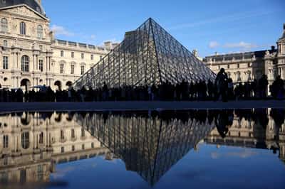 Image for France's Louvre museum closed as workers begin rolling strike