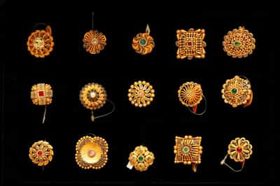 Image for Gold shatters $4,000 milestone as investors rush to safety