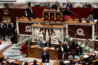 Image for Reactions as French prime minister defeated in confidence vote