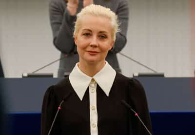 Image for Yulia Navalnaya says foreign tests show her husband was poisoned