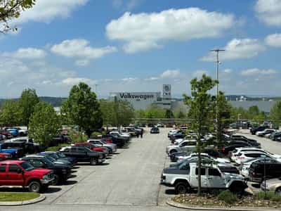 Image for Volkswagen workers ratify first UAW contract, marks win for labor in the South