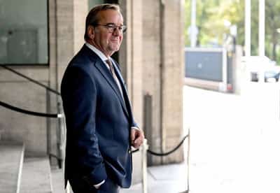 Image for German cabinet passes bill for voluntary military service