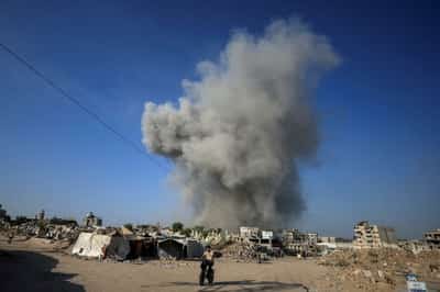 Image for Israel pounds Gaza City suburbs, vows to press on with offensive