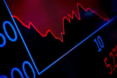 Image for Analysis-Investors use dotcom era playbook to dodge AI bubble risks