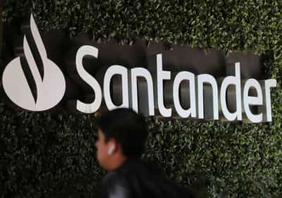 Image for Exclusive-Mexico's antitrust watchdog accuses banks of joint price fixing