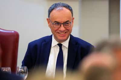 Image for Bank of England's Bailey defends bank rules after Reeves attack