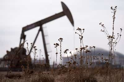 Image for US crude futures fall $12.04 to $100.90/bbl after Trump announces two week ceasefire