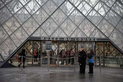 Image for Paris' Louvre museum closed on Monday due to strike