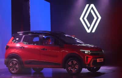 Image for Renault expects margin to improve as H1 net loss highlights new CEO's task