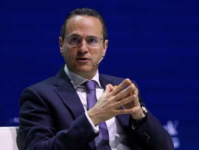 Image for Shell CEO says oil major does not have to buy assets anytime soon