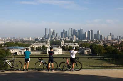 Image for Most foreign workers in UK face longer wait for settled status