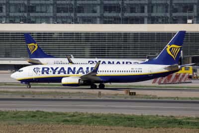 Image for Ryanair halts low-fare winter flights to Tel Aviv over terminal dispute
