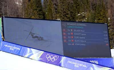 Image for Olympics-Alpine skiing-Vonn has surgery on broken leg after horror crash in Cortina downhill