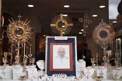 Image for Pope Francis slept well as his condition improves, the Vatican says