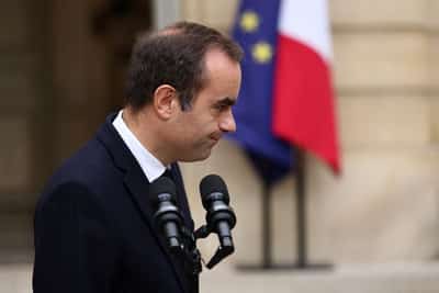 Image for France's Macron pressed to end political 'mess'