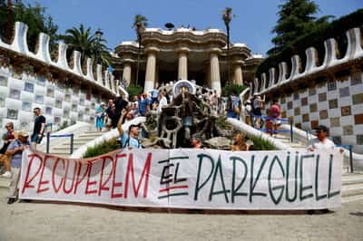 Image for Protesters against overtourism take to the streets of southern Europe