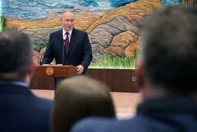Image for Putin signs law to boost domestic gasoline supplies