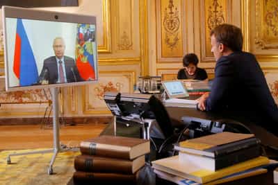 Image for Putin, Macron discuss Iran, Ukraine in first phone call in nearly three years