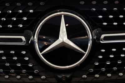 Image for Mercedes inks deal with BNP to sell leasing business