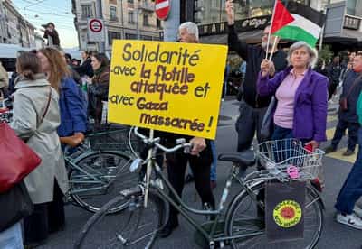Image for Thunberg greeted by cheering crowd in Athens after Israel expels flotilla activists